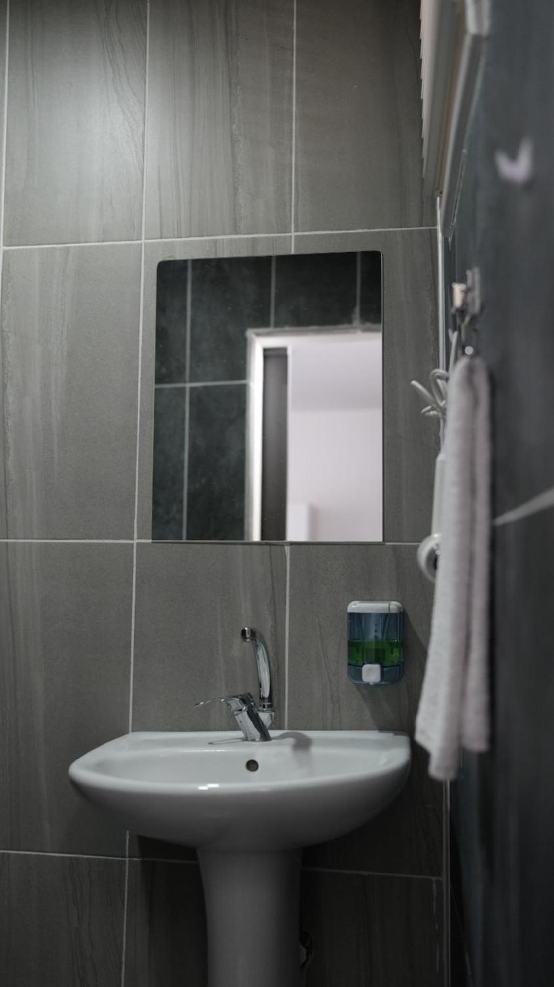 Hillside Apart Hotel Екстериор снимка