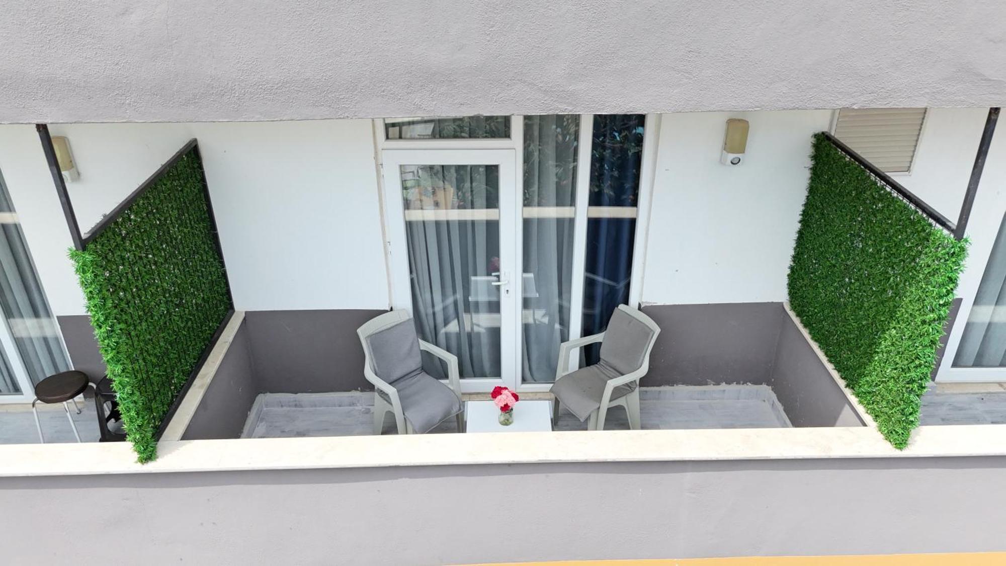 Hillside Apart Hotel Екстериор снимка