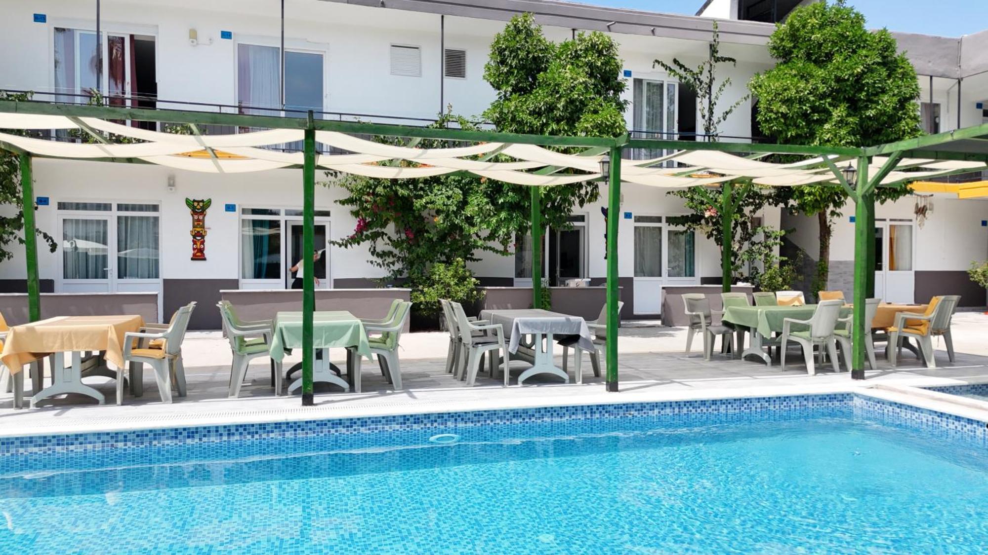 Hillside Apart Hotel Екстериор снимка