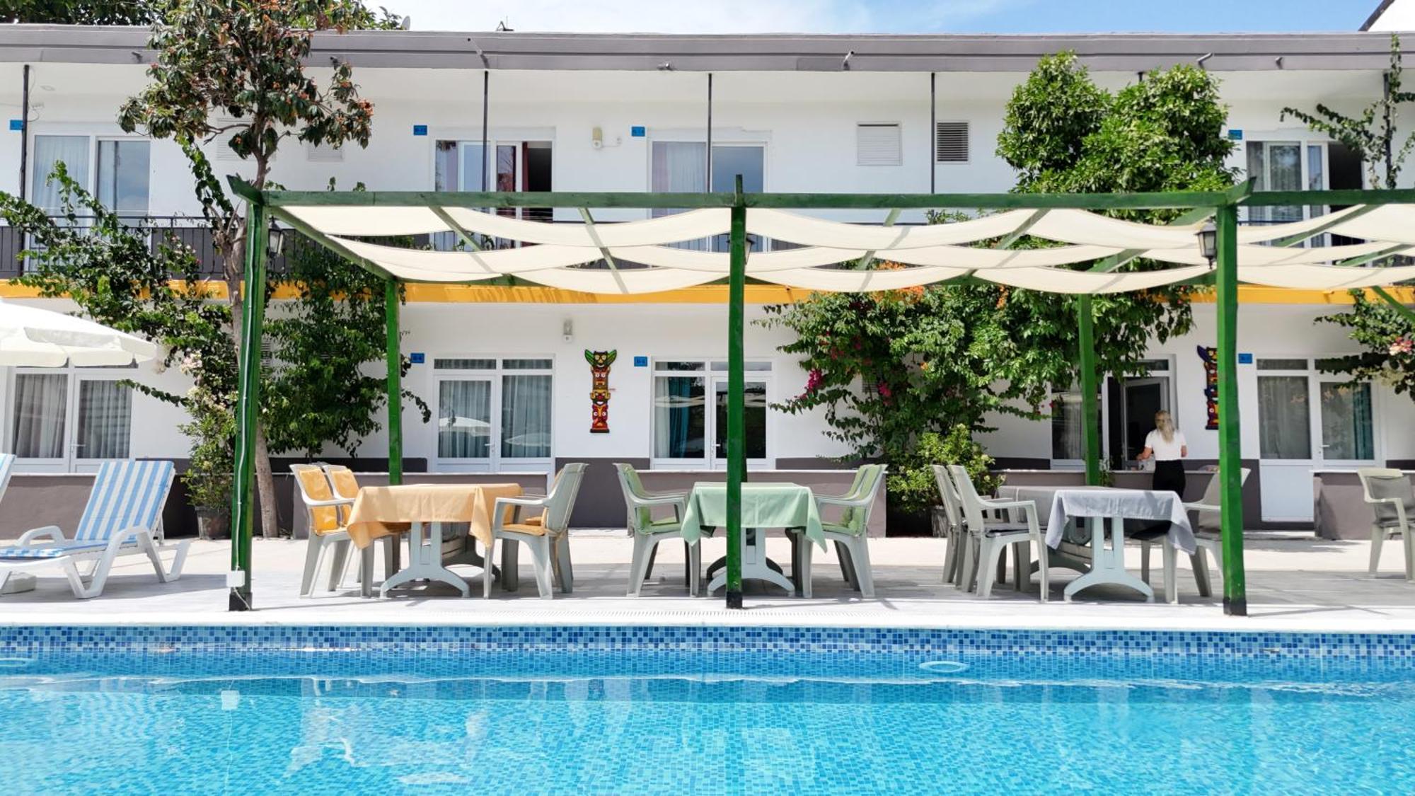 Hillside Apart Hotel Екстериор снимка