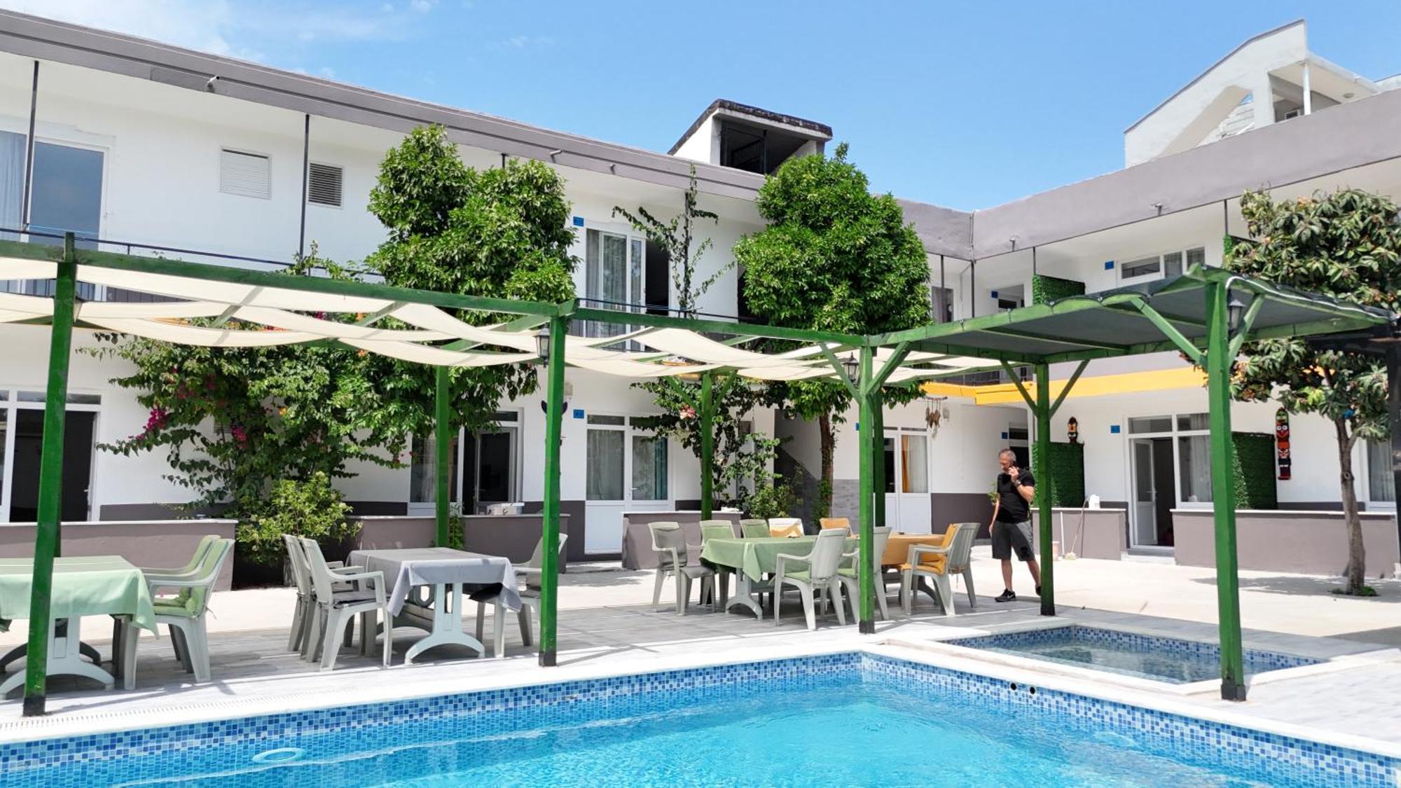 Hillside Apart Hotel Екстериор снимка