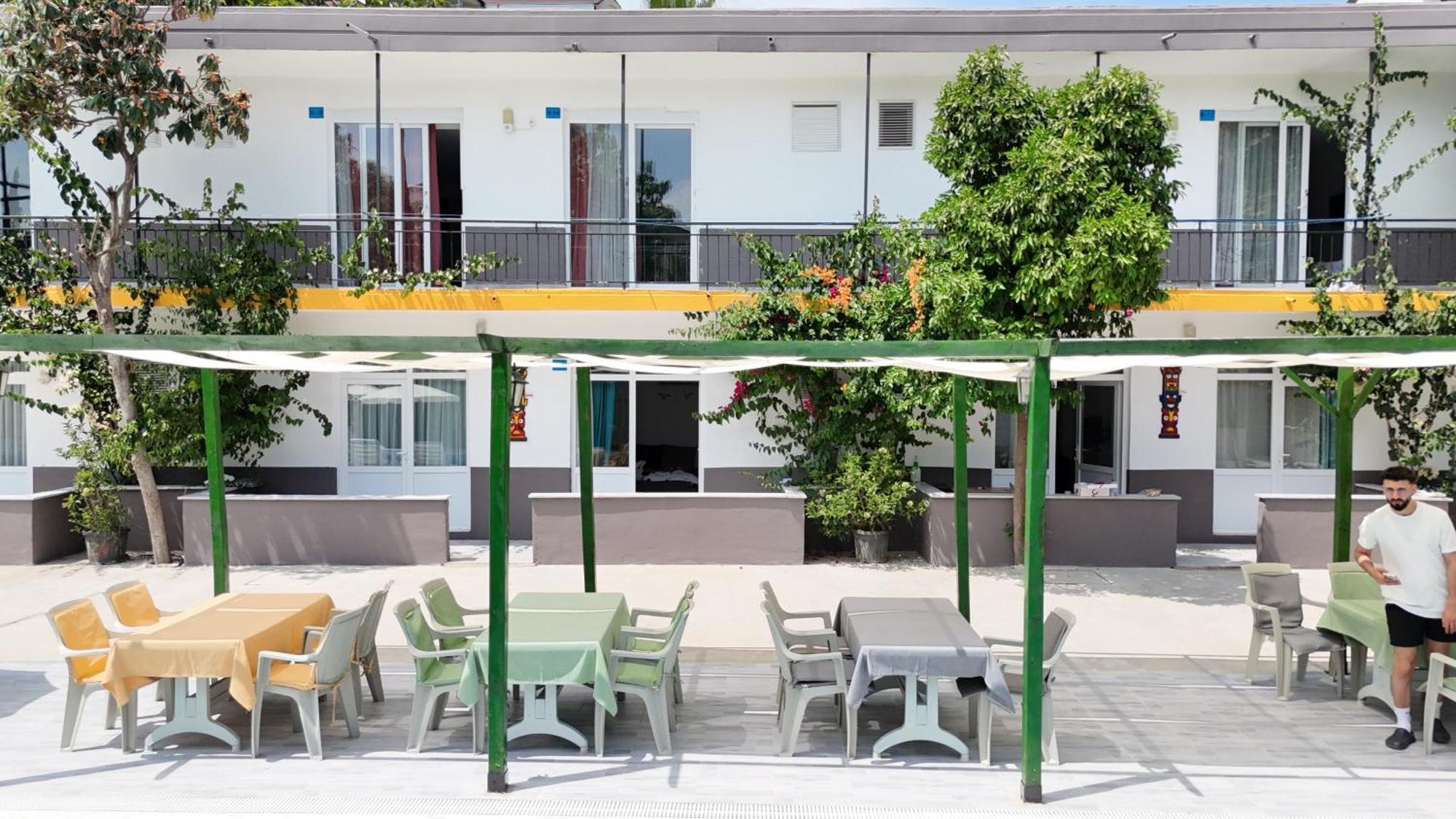 Hillside Apart Hotel Екстериор снимка