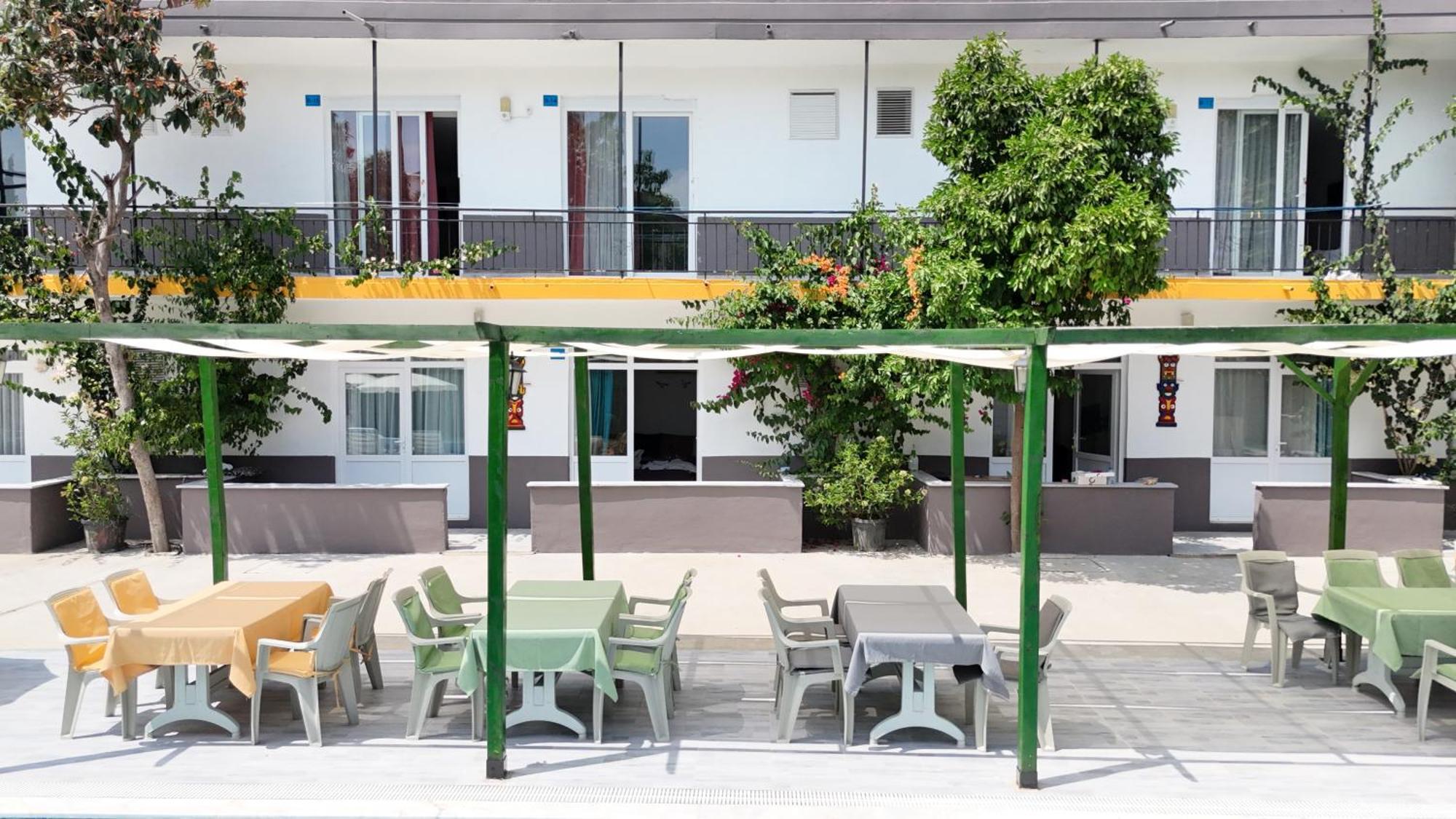 Hillside Apart Hotel Екстериор снимка